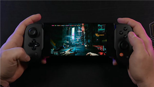 安卓手机现已足够强大：能通过模拟器流畅运行《赛博朋克2077》