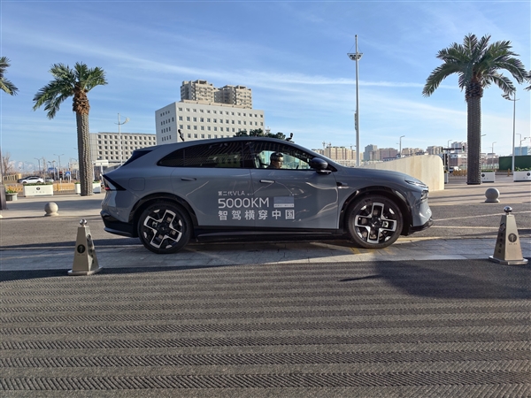 小鹏第二代VLA遭抹黑 被指“洋人之下我第一”！小鹏高管霸气发声：不服来战