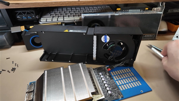 真身第一次出现!流产的Intel高端游戏卡 就它