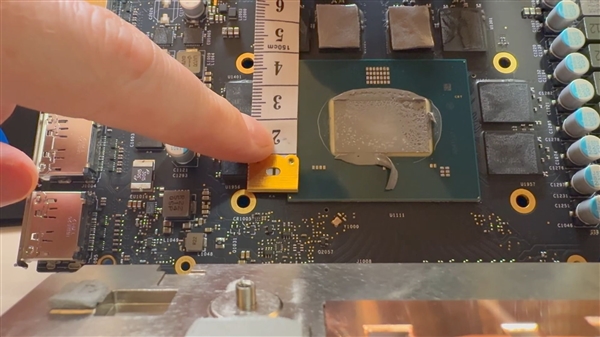 真身第一次出现!流产的Intel高端游戏卡 就它