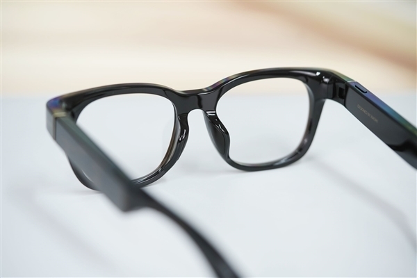 今年发布!苹果首款AI智能眼镜细节曝光:多框型可选、自带摄像头