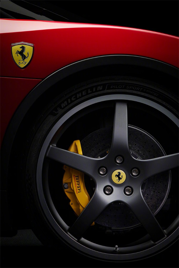四电机马力超千匹 法拉利首款纯电动车Ferrari Luce发布：苹果味十足