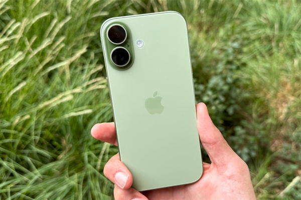 苹果拿下高端手机市场65%的份额：iPhone 17系列功不可没