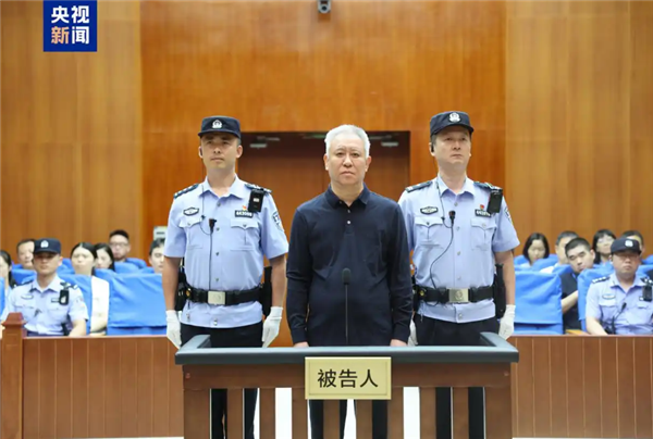 许家印等案一审宣判：许家印被判处无期徒刑 恒大集团被罚88.2亿元