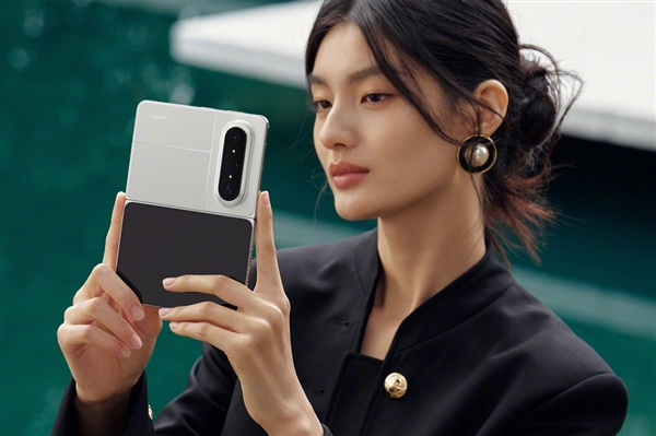 华为Pura X Max销量突破百万大关:iPhone Duo发布后华为销量大涨